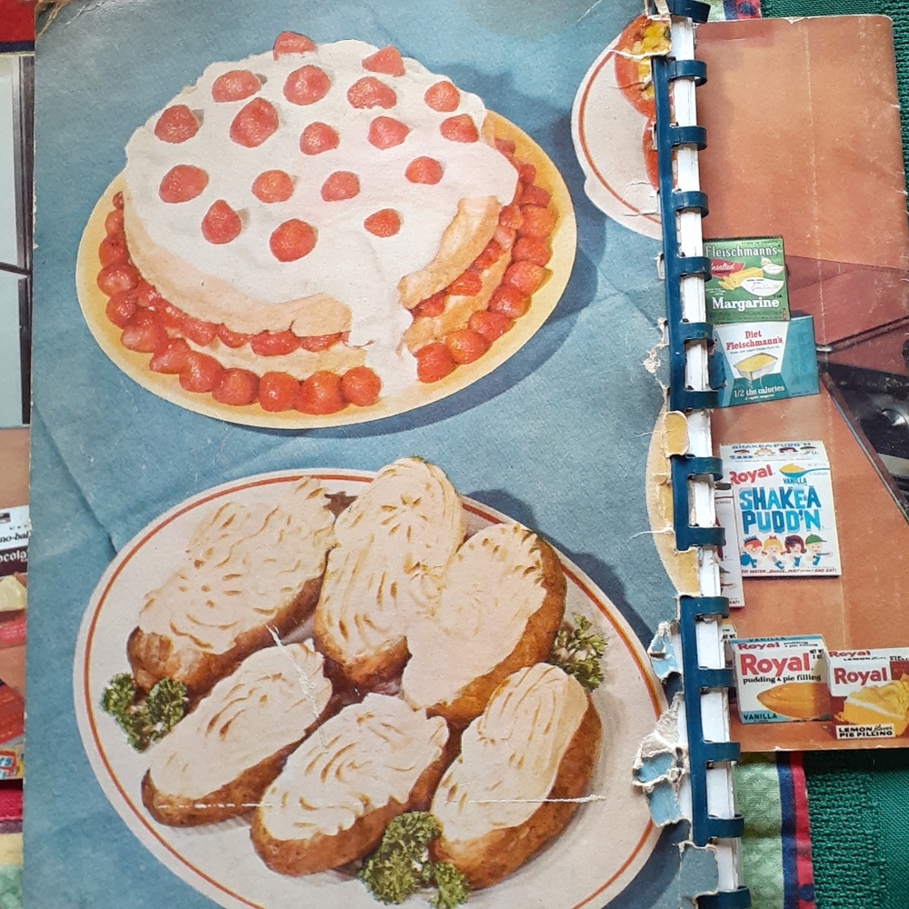 4 Collectable Cookbooks - Picture 7 of 12